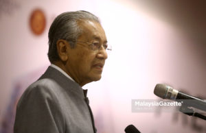 Perdana Menteri Tun Dr Mahathir Mohamad yang kembali menghadiri mesyuarat ASEAN selepas 15 tahun berkata Malaysia amat bimbang dengan aliran mega global terkini yang melibatkan perang perdagangan antara kuasa-kuasa utama dunia.