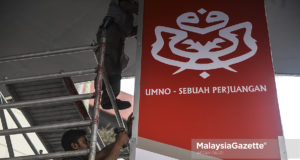 Tun Dr Mahathir Mohamad membayangkan parti UMNO, sebagai tulang belakang kepada Barisan Nasional (BN) yang tewas pada Pilihan Raya Umum Mei lepas, akan berhadapan satu kejatuhan.