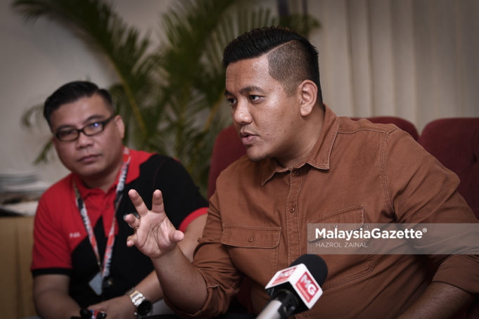 Calon Ketua Angkatan Muda Keadilan (AMK), Afif Bahardin (kanan) bercakap kepada media selepas Majlis Penutup Malaysia International Vape Summit (MIVAS 2018) di PWTC, Kuala Lumpur. foto HAZROL ZAINAL, 23 SEPTEMBER 2018.