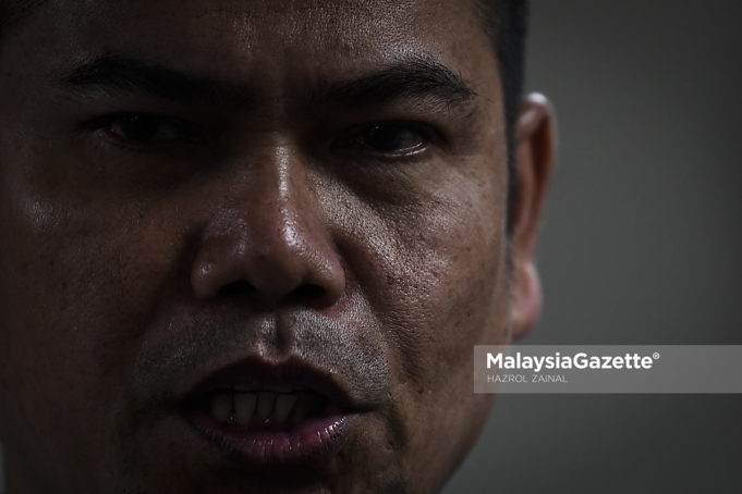Ketua UMNO Bahagian Sungai Besar, Datuk Seri Jamal Md Yunos bercakap kepada media ketika hadir untuk mendengar tiga pertuduhan di Mahkamah Sesyen Ampang, Selangor. foto HAZROL ZAINAL, 24 SEPTEMBER 2018.