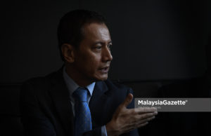 Pengerusi Suruhanjaya Pilihan Raya (SPR), Azhar Azizan Harun bercakap pada sidang media pada hari pertamanya memulakan tugas di Menara SPR, Putrajaya. foto HAZROL ZAINAL, 28 SEPTEMBER 2018.