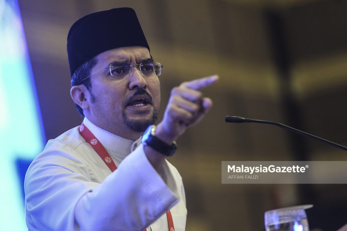 Ketua Pemuda UMNO, Datuk Ashraf Wajdi Dusuki berucap pada Perhimpunan Agung Pergerakan Pemuda UMNO sempena Pehimpunan Agung UMNO 2018 di Pusat Dagangan Dunia Putra (PWTC), Kuala Lumpur. foto HAZROL ZAINAL, 29 SEPTEMBER 2018.