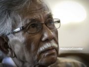 Daim masuk hospital, rakaman keterangan ditunda "Rakyat tak nak dengar pasal hutang, itu cerita lama. Tapi kerajaan perlu perbetulkan, itu soal pengurusan" kata bekas Menteri Kewangan, Tun Daim Zainuddin.