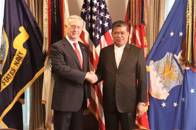Menteri Pertahanan, Mohamad Sabu mengadakan mesyuarat dua hala dengan Setiausaha Pertahanan Amerika Syarikat, James Norman Mattis di Pentagon, Washington DC hari ini.
