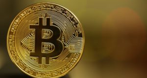Singapura hari ini memberi amaran kepada orang ramai mengenai laman web palsu yang bertujuan menarik pelaburan dalam Bitcoin menggunakan komen palsu daripada Pengerusi Pihak Berkuasa Monetari Singapura (MAS), Tharman Shanmugaratnam.