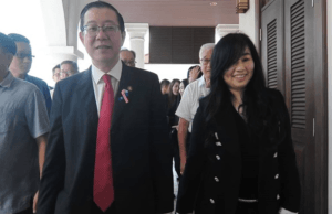 Menteri Kewangan Lim Guan Eng, yang juga bekas Ketua Menteri Pulau Pinang, dan ahli perniagaan Phang Li Koon dibebaskan oleh Mahkamah Tinggi di sini hari ini atas pertuduhan rasuah berhubung pembelian sebuah banglo di bawah nilai pasaran.