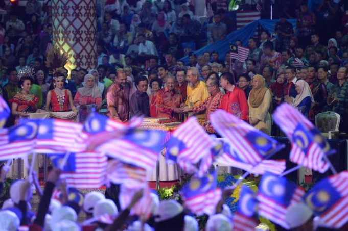 Perdana Menteri Tun Dr Mahathir Mohamad berkata kerajaan Pakatan Harapan melalui Malaysia Baharu akan mengembalikan status rakan sekutu kepada Sabah dan Sarawak seperti termaktub dalam Perjanjian Malaysia 1963 (MA63) semasa negara terbentuk 55 tahun lalu.