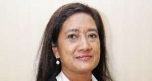 Dr. Hasnita Hashim, pemilik Doktor Falsafah dalam bidang Fizik Nuklear dari Universiti Oxford merupakan seorang pakar aktuari.