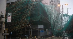 Wisma Putra dalam kenyataan hari ini berkata situasi di kawasan yang terjejas kekal bahaya, semua rakyat Malaysia dinasihatkan menangguhkan perjalanan yang tidak penting ke kawasan terjejas buat masa ini.