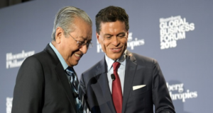 Tun Dr Mahathir Mohamad di Bloomberg Buisness Forum, yang di kendalikan oleh Fareed Zakaria dari CNN