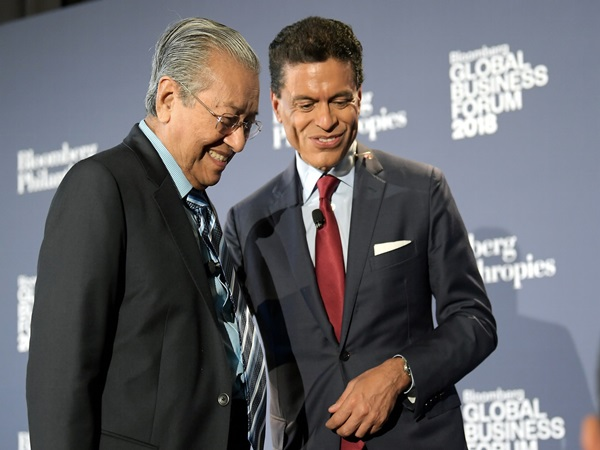 Tun Dr Mahathir Mohamad di Bloomberg Buisness Forum, yang di kendalikan oleh Fareed Zakaria dari CNN