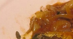Belum terluput daripada fikiran isu ikan sardin mengandungi cacing, seorang pengguna pula terjumpa cicak dalam makanan dalam tin itu.