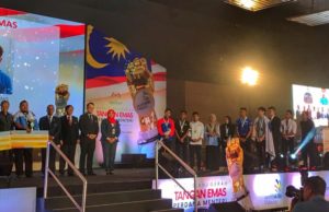 Tun Dr Mahathir Mohamad berucap pada majlis Augerah Tangan Emas Perdana Menteri (MATEPM) untuk pertandingan Worldskills Malaysia Kategori Belia (WSMB) di MITEC