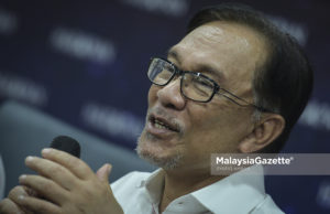 Presiden PKR, Datuk Seri Anwar Ibrahim yang juga Anggota Parlimen Port Dickson merupakan antara 13 anggota parlimen yang belum mengisytiharkan harta kepada Suruhanjaya Pencegahan Rasuah Malaysia (SPRM).