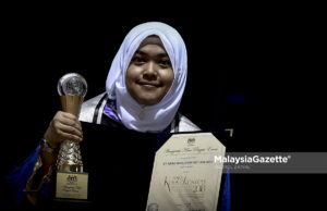Graduan Terima Anugerah Khas Pingat Emas Menteri Pertanian dan Industri Asas Tani