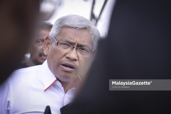 Anggota Dewan Undangan Negeri (ADUN) Tebing Tinggi Dr Abdul Aziz Bari menafikan beliau merupakan dalang untuk menjatuhkan Menteri Besar Datuk Seri Ahmad Faizal Azumu menerusi undi tidak percaya.