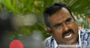 Timbalan Speaker Dewan Undangan Negeri (DUN) Negeri Sembilan merangkap Pengarah Jentera Pakatan Harapan DUN Seri Tanjung, M. Ravi bercakap pada sidang media sempena Pilihan Raya Kecil (PRK) P.132 Port Dickson di PD Waterfront, Port Dickson, Negeri Sembilan. foto FAREEZ FADZIL, 08 OKTOBER 2018