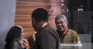 Presiden UMNO, Datuk Seri Ahmad Zahid Hamidi tiba di ibu pejabat Suruhanjaya Pencegahan Rasuah Malaysia (SPRM) bagi memberikan keterangan buat kali ke tiga berhubung dakwaan penyalahgunaan wang dana dalam Yayasan Akalbudi di Putrajaya. foto HAZROL ZAINAL, 10 OKTOBER 2018.
