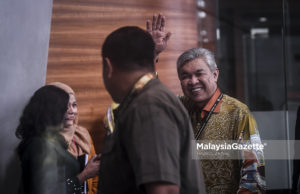 Presiden UMNO, Datuk Seri Ahmad Zahid Hamidi tiba di ibu pejabat Suruhanjaya Pencegahan Rasuah Malaysia (SPRM) bagi memberikan keterangan buat kali ke tiga berhubung dakwaan penyalahgunaan wang dana dalam Yayasan Akalbudi di Putrajaya. foto HAZROL ZAINAL, 10 OKTOBER 2018.