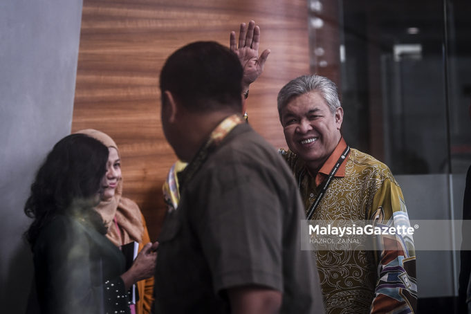 Presiden UMNO, Datuk Seri Ahmad Zahid Hamidi tiba di ibu pejabat Suruhanjaya Pencegahan Rasuah Malaysia (SPRM) bagi memberikan keterangan buat kali ke tiga berhubung dakwaan penyalahgunaan wang dana dalam Yayasan Akalbudi di Putrajaya. foto HAZROL ZAINAL, 10 OKTOBER 2018.