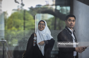 Anak kepada Presiden UMNO, Datuk Nurulhidayah Datuk Seri Ahmad Zahid hadir bersama suaminya Datuk Saiful Nizam Mohd Yusof bagi memberi keterangan di ibu pejabat Suruhanjaya Pencegahan Rasuah Malaysia (SPRM) , Putrajaya. foto AFFAN FAUZI, 10 OKTOBER 2018.