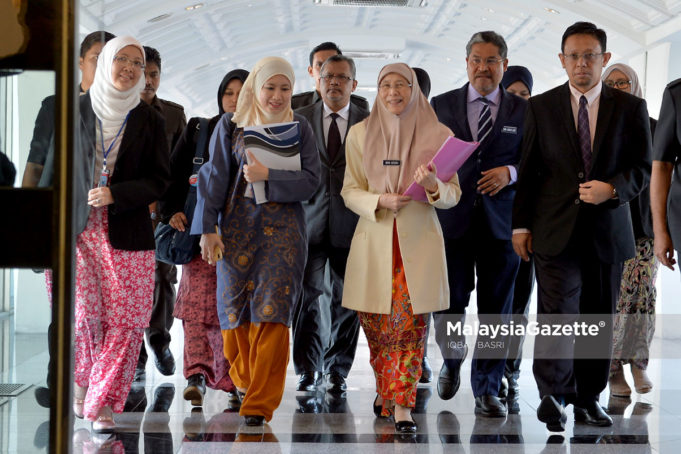 MGF15102018_ANWAR ANGKAT SUMPAH_12