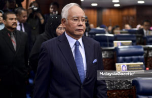 Ahli Parlimen Pekan, Datuk Seri Najib Tun Razak ketika hadir bagi mendengar pembentangan Rancangan Malaysia ke 11 (RMK11) di Dewan Rakyat, Bangunan Parlimen, Kuala Lumpur. foto FAREEZ FADZIL, 18 OKTOBER 2018