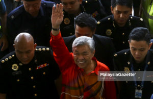 Zahid tiba di mahkamah untuk didakwa