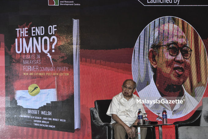 Presiden Jemaah Penasihat UMNO, Tengku Razaleigh Hamzah bercakap pada Pelancaran Buku 