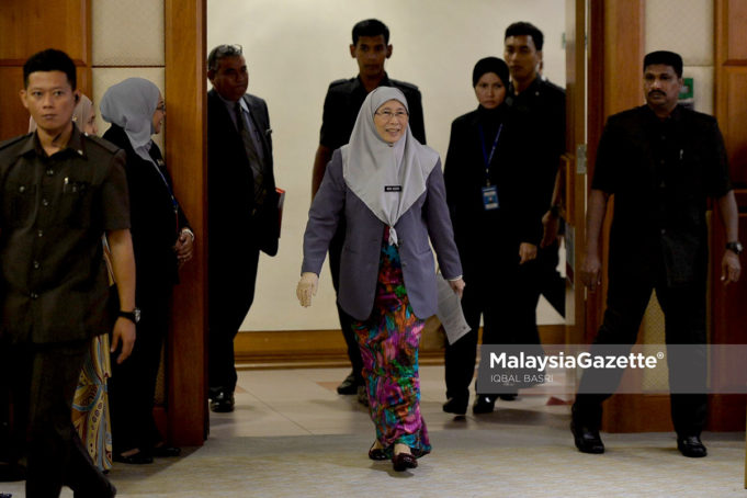 Timbalan Perdana Menteri, Datuk Seri Dr. Wan Azizah Wan Ismail hadir pada sidang media selepas selesai mempengerusikan Mesyuarat Jawatankuasa Pengurusan Bencana Pusat di Perdana Putra, Putrajaya. foto IQBAL BASRI, 30 OKTOBER 2018