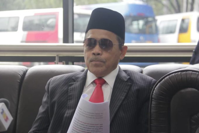 Bekas Menteri di Jabatan Perdana Menteri yang juga anggota Parlimen Arau, Datuk Seri Dr Shahidan Kassim perlu hadir di Mahkamah Sesyen Kangar Isnin ini untuk menghadapi pertuduhan bersabit kes mencabul seorang gadis bawah umur, baru-baru ini.