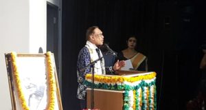 Datuk Seri Anwar Ibrahim berucap pada majlis sambutan memperingati 150 tahun kelahiran Mahatma Gandhi anjuran Pusat Kebudayaan India Netajhi Subash Chandra Bose di Brickfields
