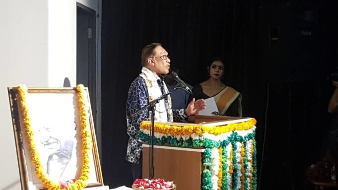 Datuk Seri Anwar Ibrahim berucap pada majlis sambutan memperingati 150 tahun kelahiran Mahatma Gandhi anjuran Pusat Kebudayaan India Netajhi Subash Chandra Bose di Brickfields
