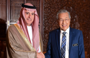 Perdana Menteri Tun Dr Mahathir Mohamad (kanan) menerima kunjungan hormat Menteri Luar Arab Saudi Adel Ahmed Al-Jubeir di Bangunan Perdana Putra hari ini.Adel telah berada di Malaysia sejak Rabu sempena lawatan kerja tiga hari beliau.