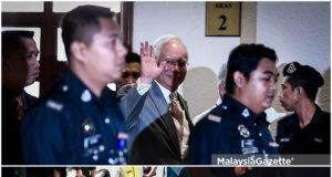 Datuk Seri Najib Razak, Tan Sri Irwan Serigar Abdullah dan Datuk Hasanah Abdul Hamid akan didakwa di Mahkamah Sesyen Kuala Lumpur atas kesalahan pecah amanah.