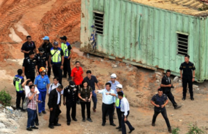 Tiada kerja-kerja pembinaan dijalankan di tapak pembinaan projek Lebuhraya Berkembar Bukit Kukus ketika kejadian tanah runtuh di Jalan Bukit Kukus, Paya Terubong dekat sini hari ini, kata Ketua Menteri Pulau Pinang Chow Kon Yeow.