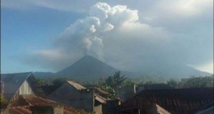 Pulau Sulawesi terus diancam bencana alam apabila Gunung Berapi Soputan yang terletak di Kabuten Minahasa, Provinsi Sulawesi Utara, meletus pagi ini.