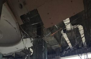 Seorang pekerja pendawaian elektrik warga Bangladesh cedera apabila terjatuh dari ketinggian kira-kira 12 meter selepas berlaku runtuhan siling di lobi sebuah hotel terkemuka di ibu negara, awal hari ini.