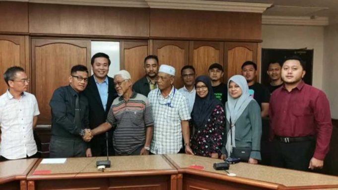 Exco Pertanian, Pembangunan Usahawan dan Industri Asas Tani Melaka Norhizam Hassan Baktee memohon maaf dan akan berusaha memperbaiki kelemahan yang ada pada dirinya terutamanya aspek komunikasi apabila berhadapan dengan rakyat.