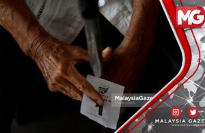 TERKINI : Warga Emas Keluar Mengundi Seawal Pagi di PRK Port Dickson
