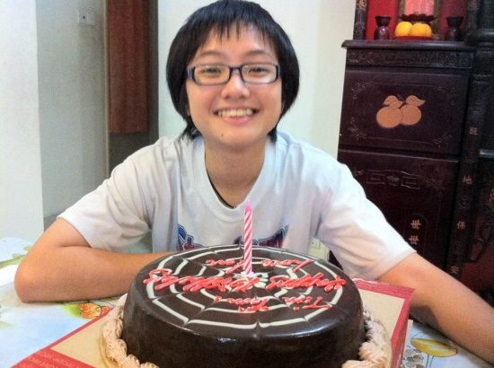 Sim Yee Ling kehilangan anak perempuannya, Ng Yuk Tim yang berumur 15 tahun dan berasal dari Cheras, Kuala Lumpur pada 2013 selepas dia dibunuh dan mayatnya disumbat ke dalam beg pakaian.