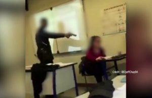 Remaja acu pistol mainan pada guru ditahan