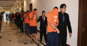 Sepuluh anggota polis dan seorang pesara polis direman tujuh hari mulai hari ini bagi membantu siasatan Suruhanjaya Pencegahan Rasuah Malaysia (SPRM) berhubung kes rasuah disyaki berkaitan aktiviti dadah.