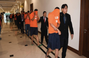 Sepuluh anggota polis dan seorang pesara polis direman tujuh hari mulai hari ini bagi membantu siasatan Suruhanjaya Pencegahan Rasuah Malaysia (SPRM) berhubung kes rasuah disyaki berkaitan aktiviti dadah.