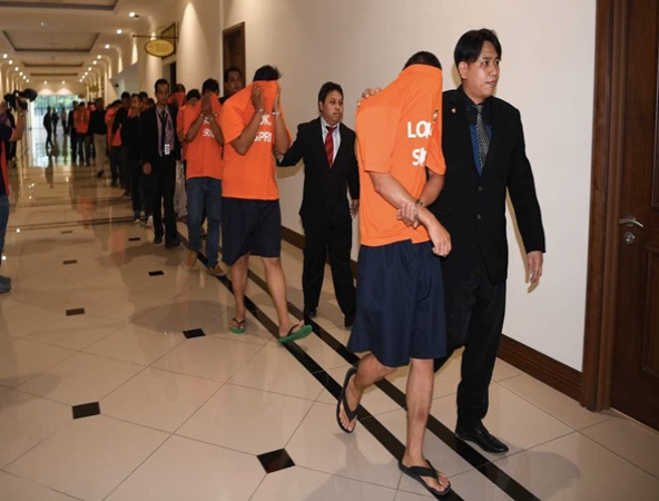 Sepuluh anggota polis dan seorang pesara polis direman tujuh hari mulai hari ini bagi membantu siasatan Suruhanjaya Pencegahan Rasuah Malaysia (SPRM) berhubung kes rasuah disyaki berkaitan aktiviti dadah.