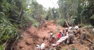 Tiga warga Myanmar maut dalam insiden tanah runtuh di Batu 49 Kampung 3, Terla, Cameron Highlands hari ini.