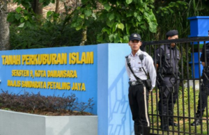 Jenazah Allahyarham bekas CEO Cradle Fund Nazrin Hassan telah dibawa keluar dari Tanah Perkuburan Islam, Seksyen 9 , Kota Damansara untuk bedah siasat kali kedua.