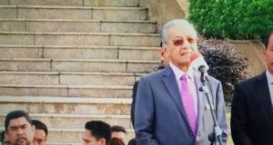 Tun Dr Mahathir Mohamad mengingatkan semua pihaknya tentang pentingnya menghormati dan mematuhi undang-undang ketika berucap pada perhimpunan Bersana Warga JPM di Putrajaya.