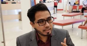 Penerbit telemovie Meigho, Datuk Seri Dr. Rusli Zaman.