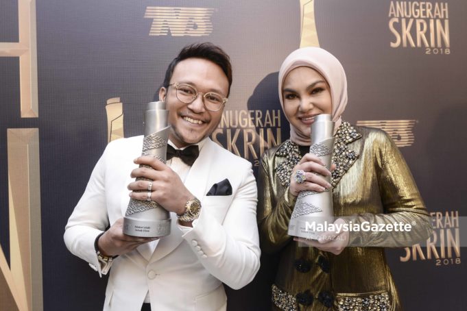 Pelakon, Shaheizy Sam bersama Datin Seri Umie Aida masing-masing memenangi Anugerah Pelakon Lelaki Terbaik Filem dan Pelakon Wanita Terbaik Filem pada Malam Anugerah Skrin 2018 (ASK2018) di Pusat Dagangan Dunia Putra (PWTC), Kuala Lumpur. foto AFIQ RAZALI, 02 NOVEMBER 2018.